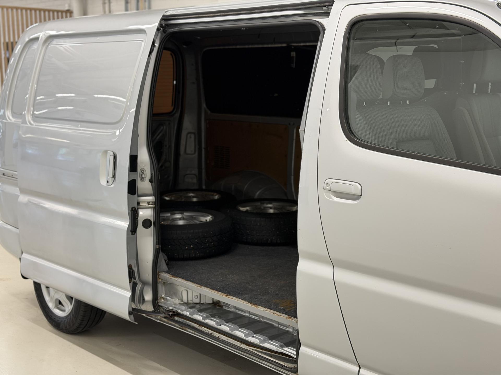 TOYOTA Hiace 2008