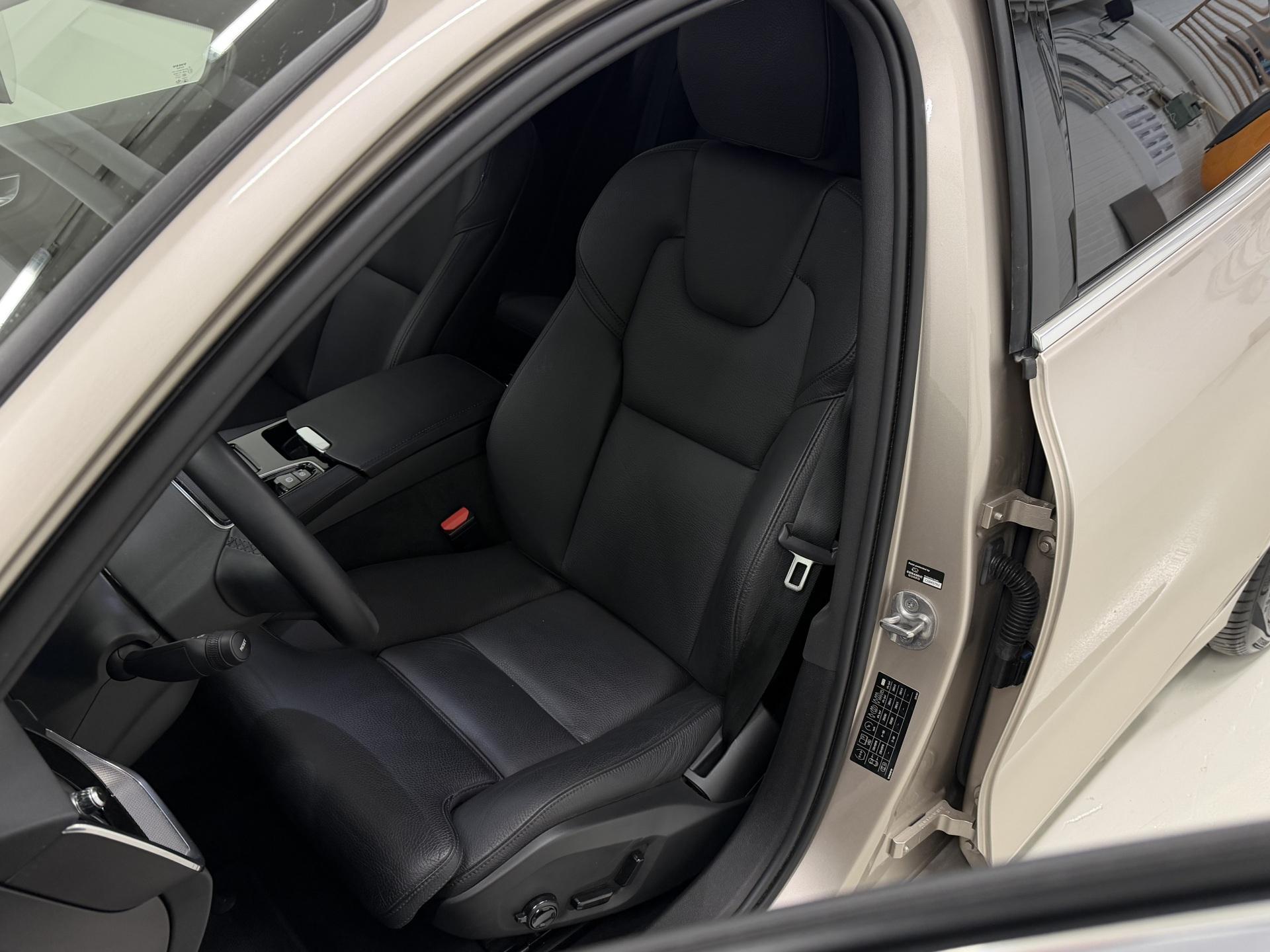 VOLVO V60 2024
