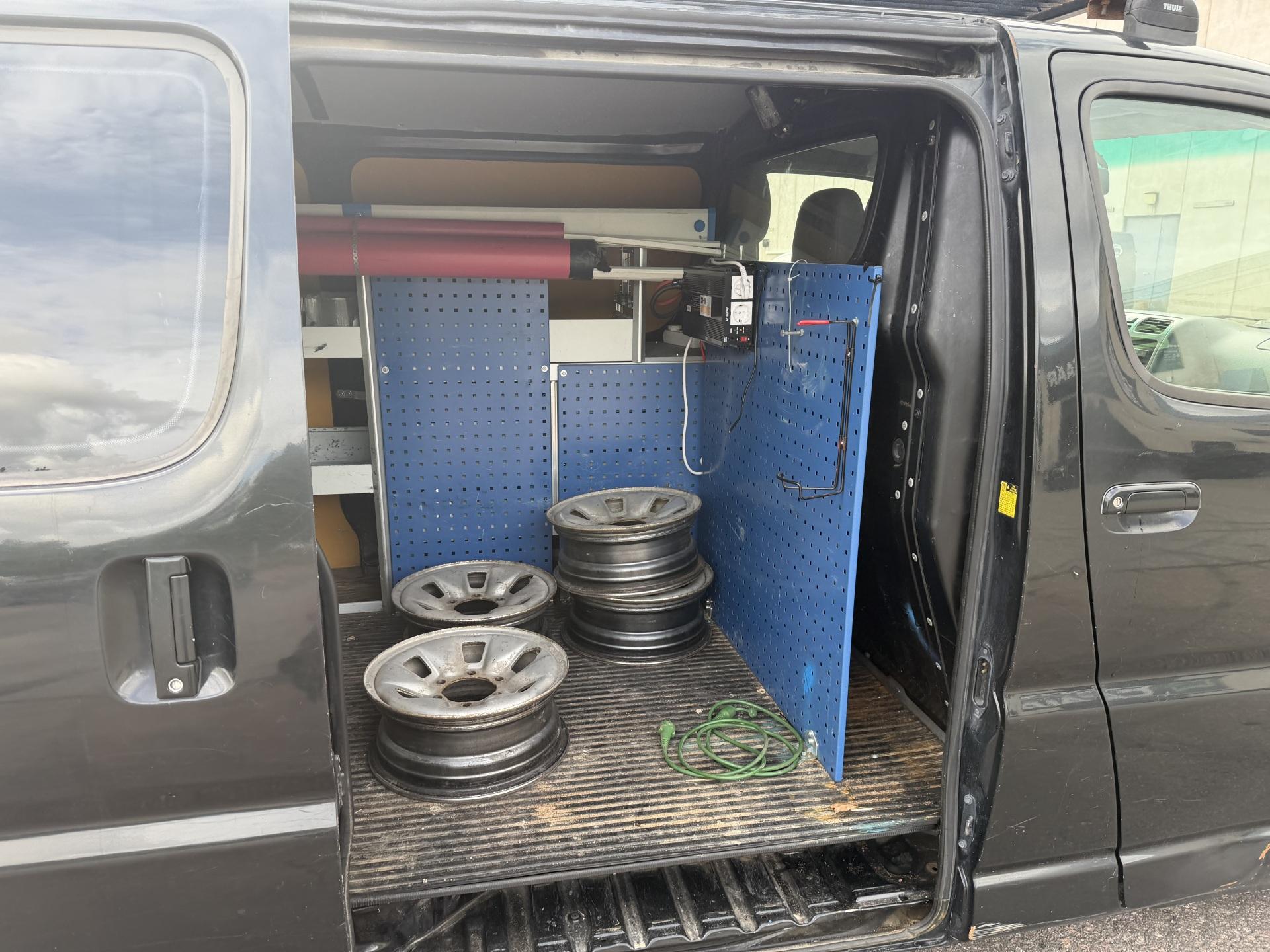 TOYOTA Hiace 2011