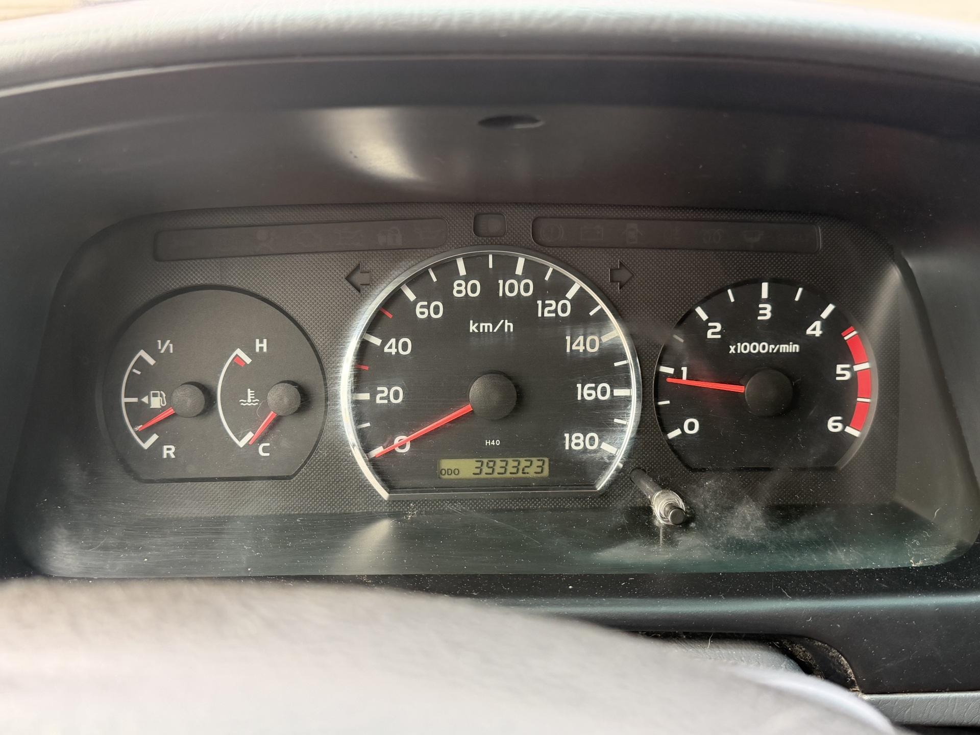 TOYOTA Hiace 2011