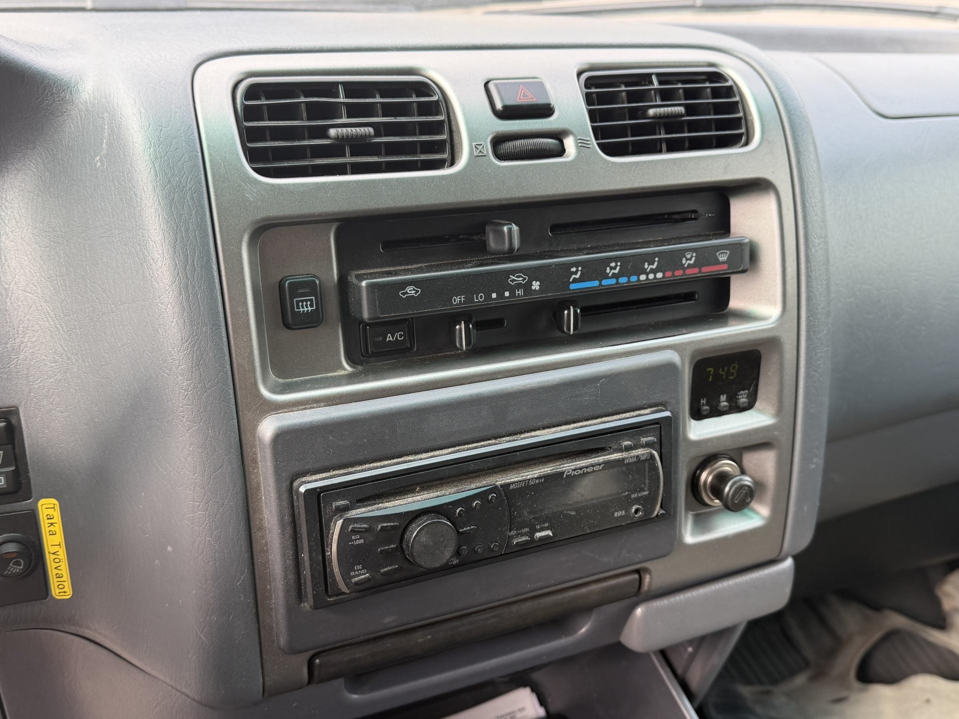 TOYOTA Hiace 2011