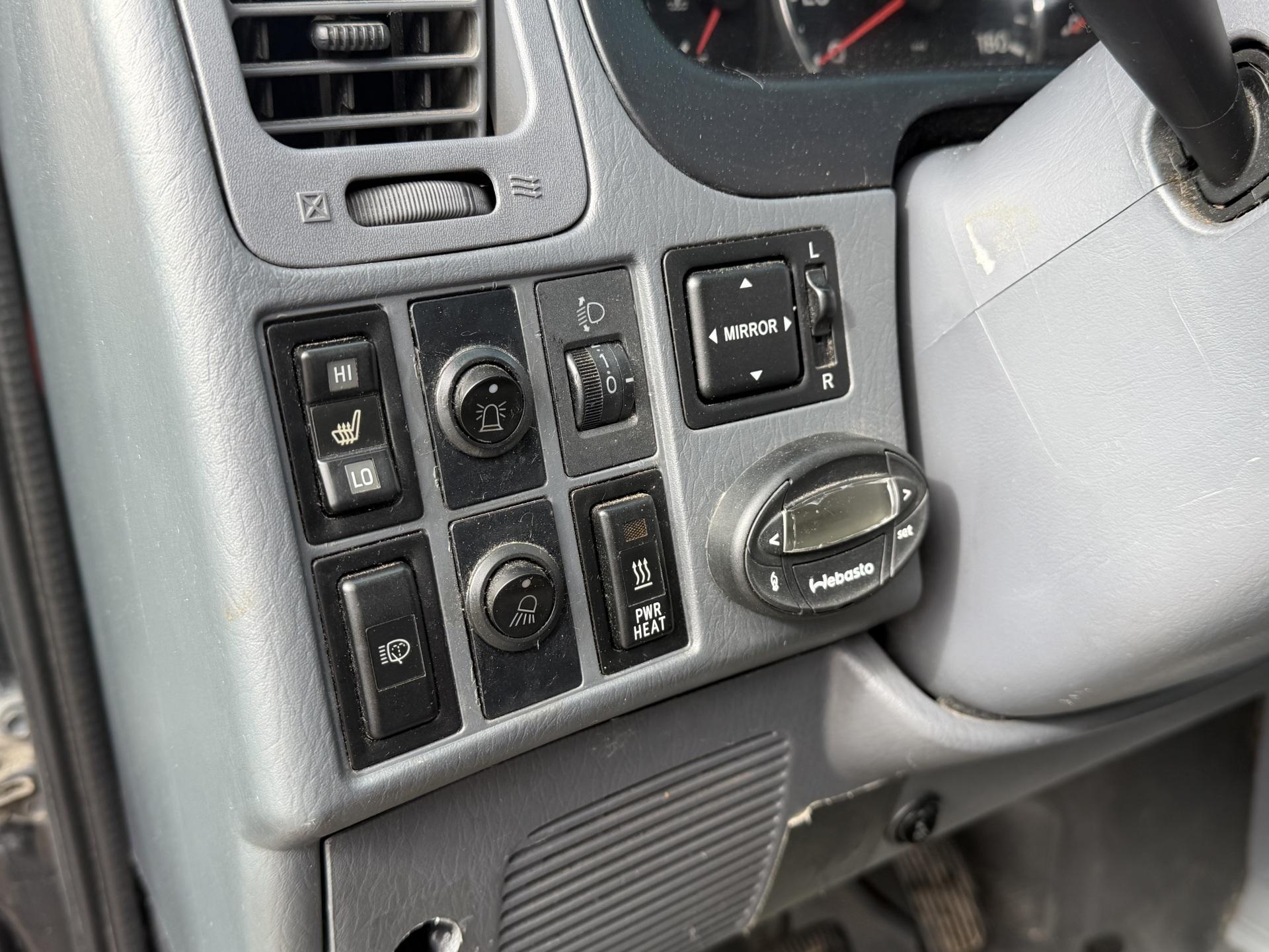 TOYOTA Hiace 2011