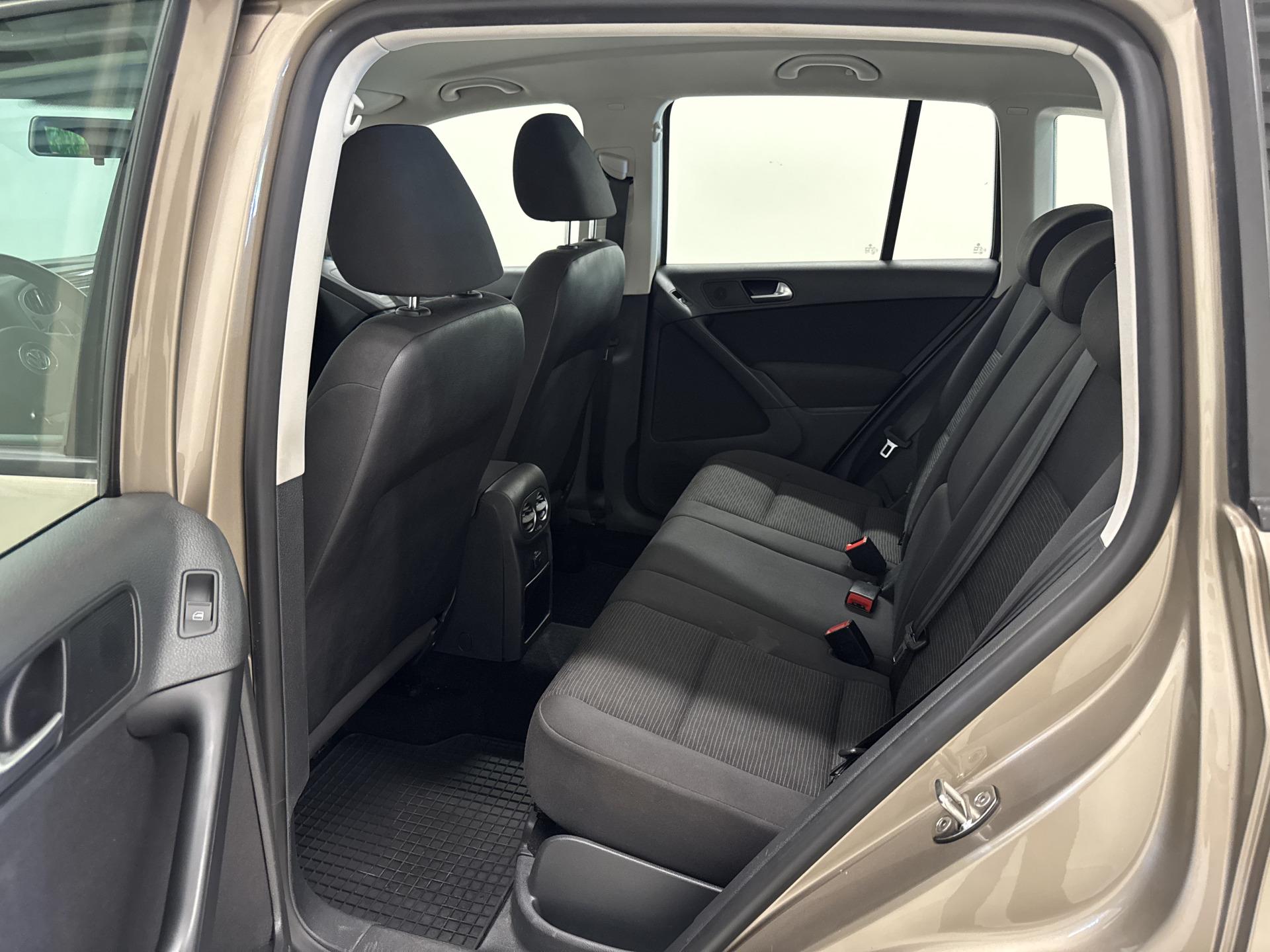 VOLKSWAGEN Tiguan 2012