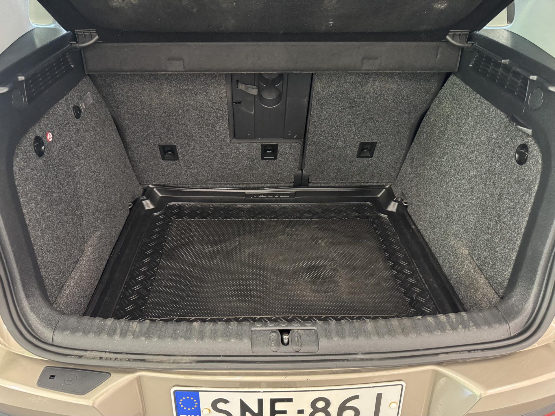 VOLKSWAGEN Tiguan 2012