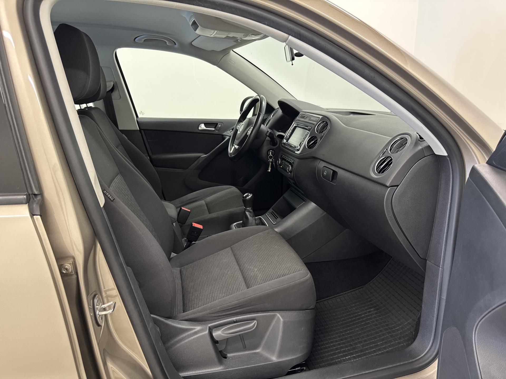 VOLKSWAGEN Tiguan 2012