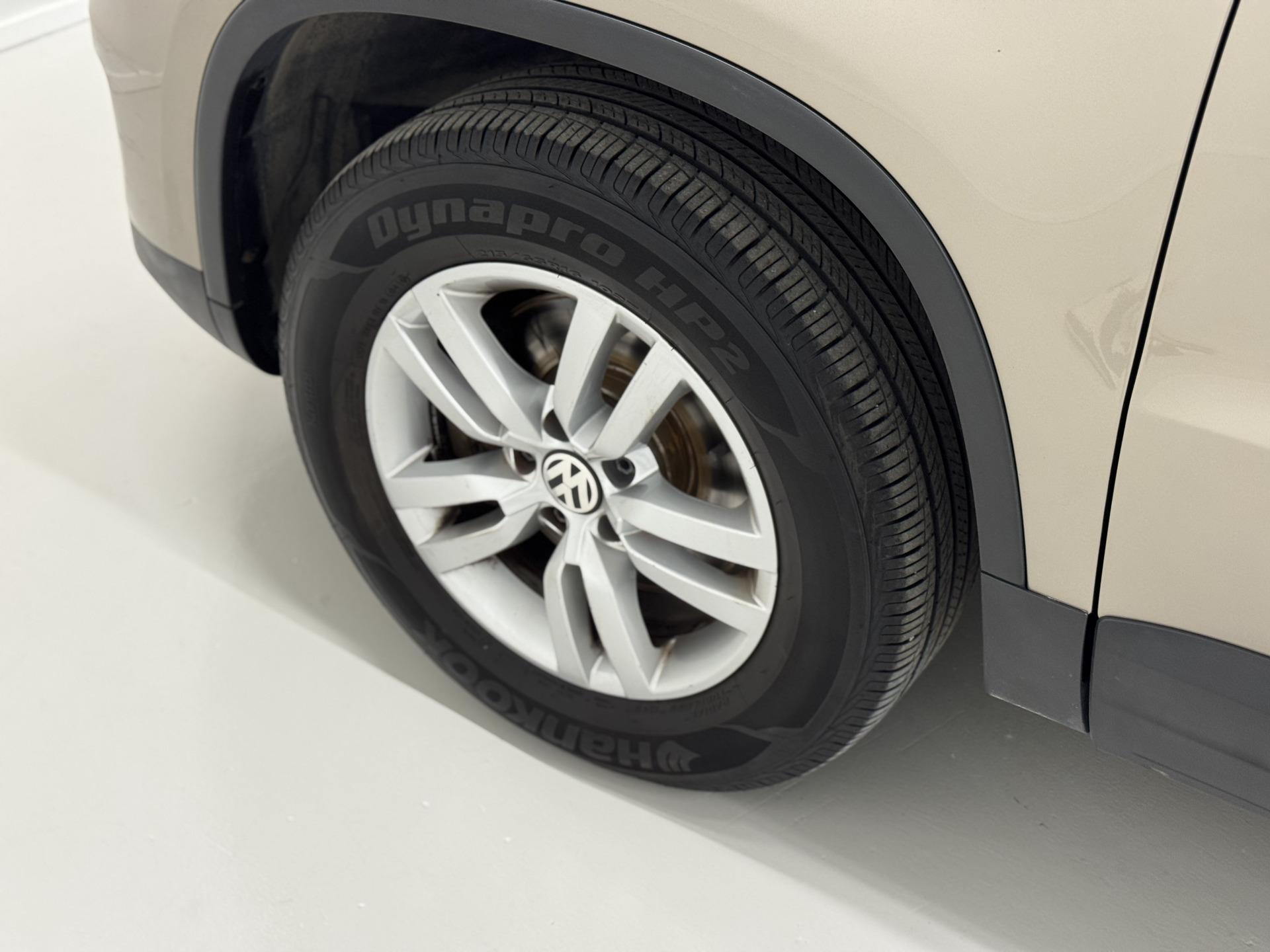 VOLKSWAGEN Tiguan 2012