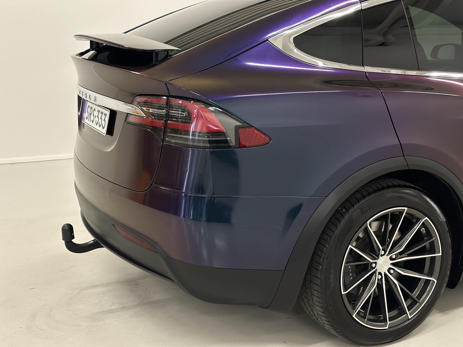TESLA Model X 2021