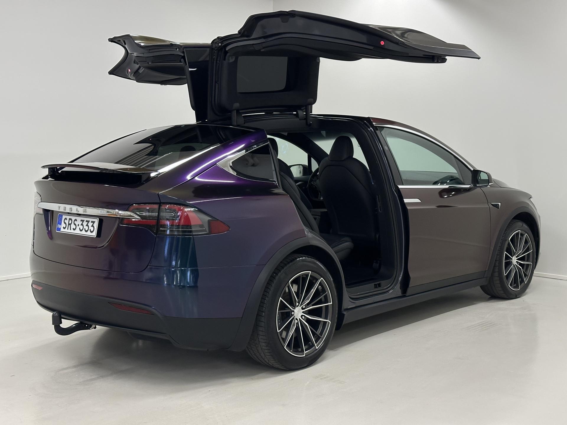 TESLA Model X 2021