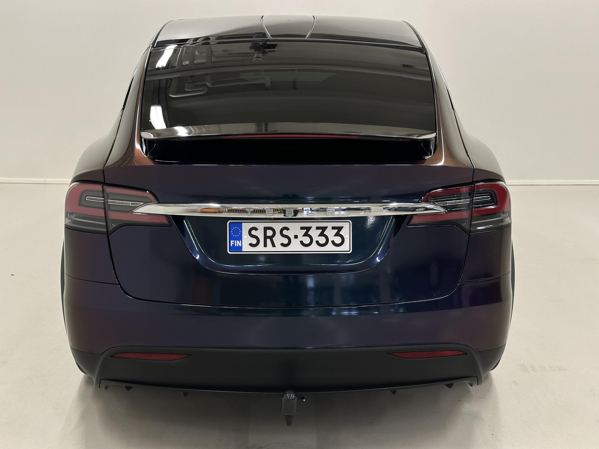 TESLA Model X 2021