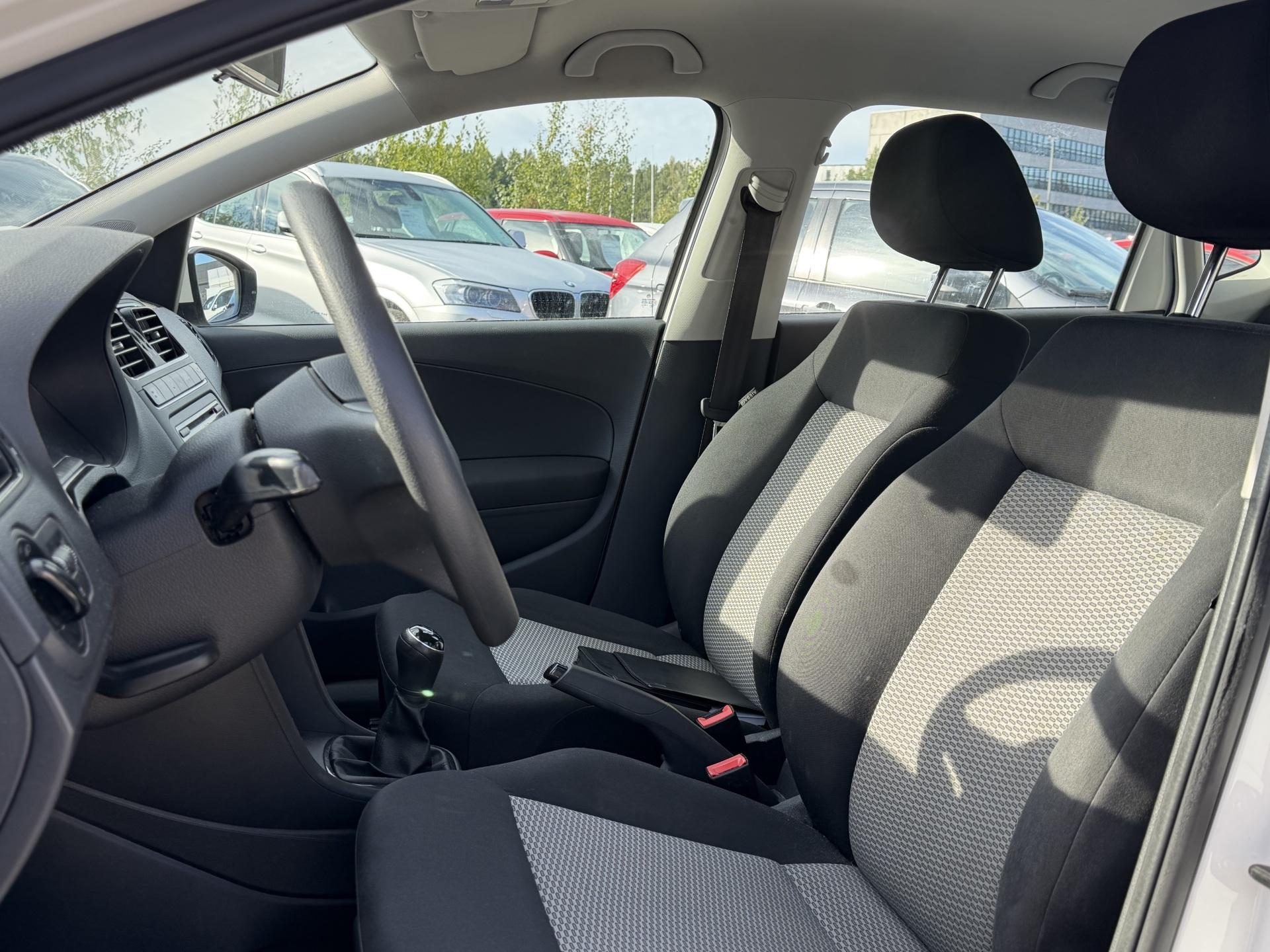 VOLKSWAGEN Polo 2014