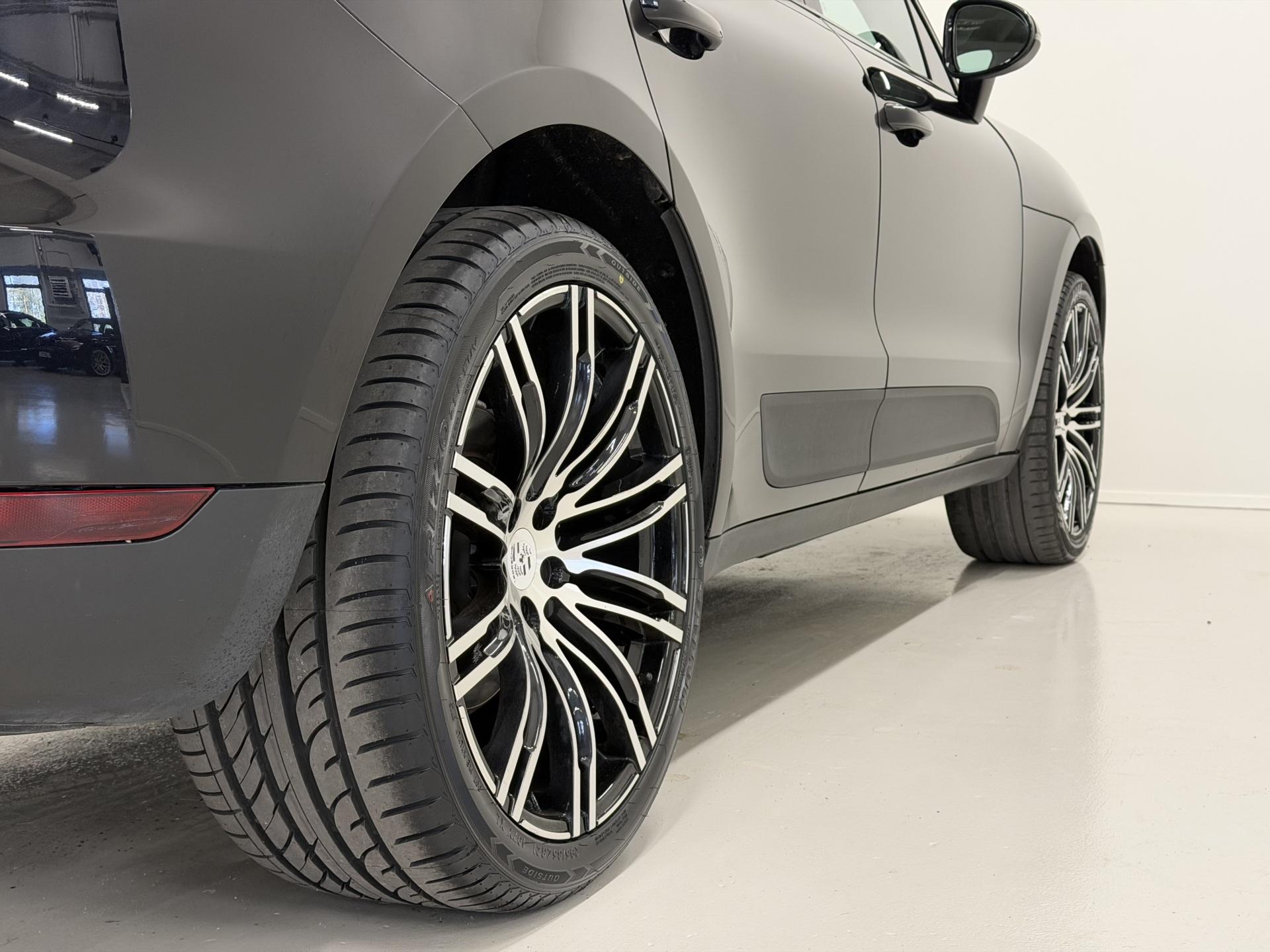 PORSCHE Macan 2015