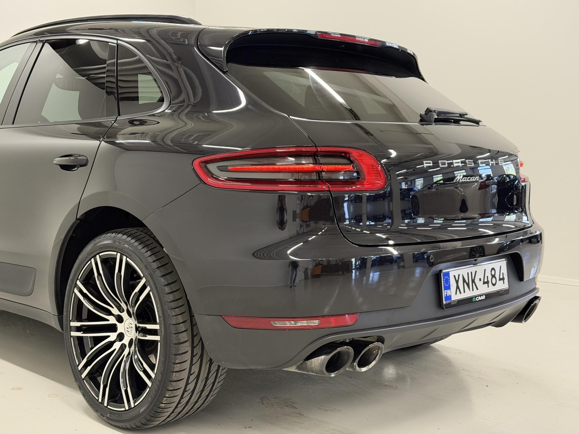 PORSCHE Macan 2015