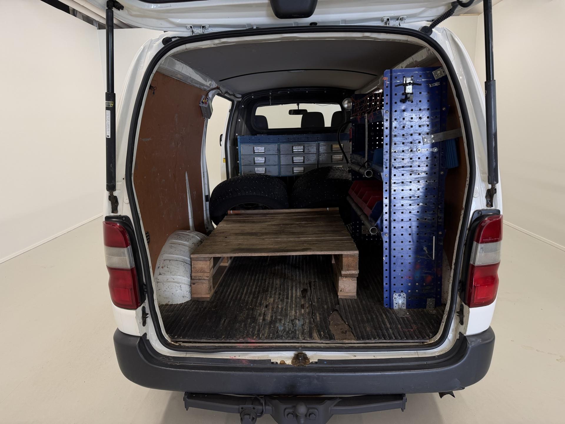 TOYOTA Hiace 2012