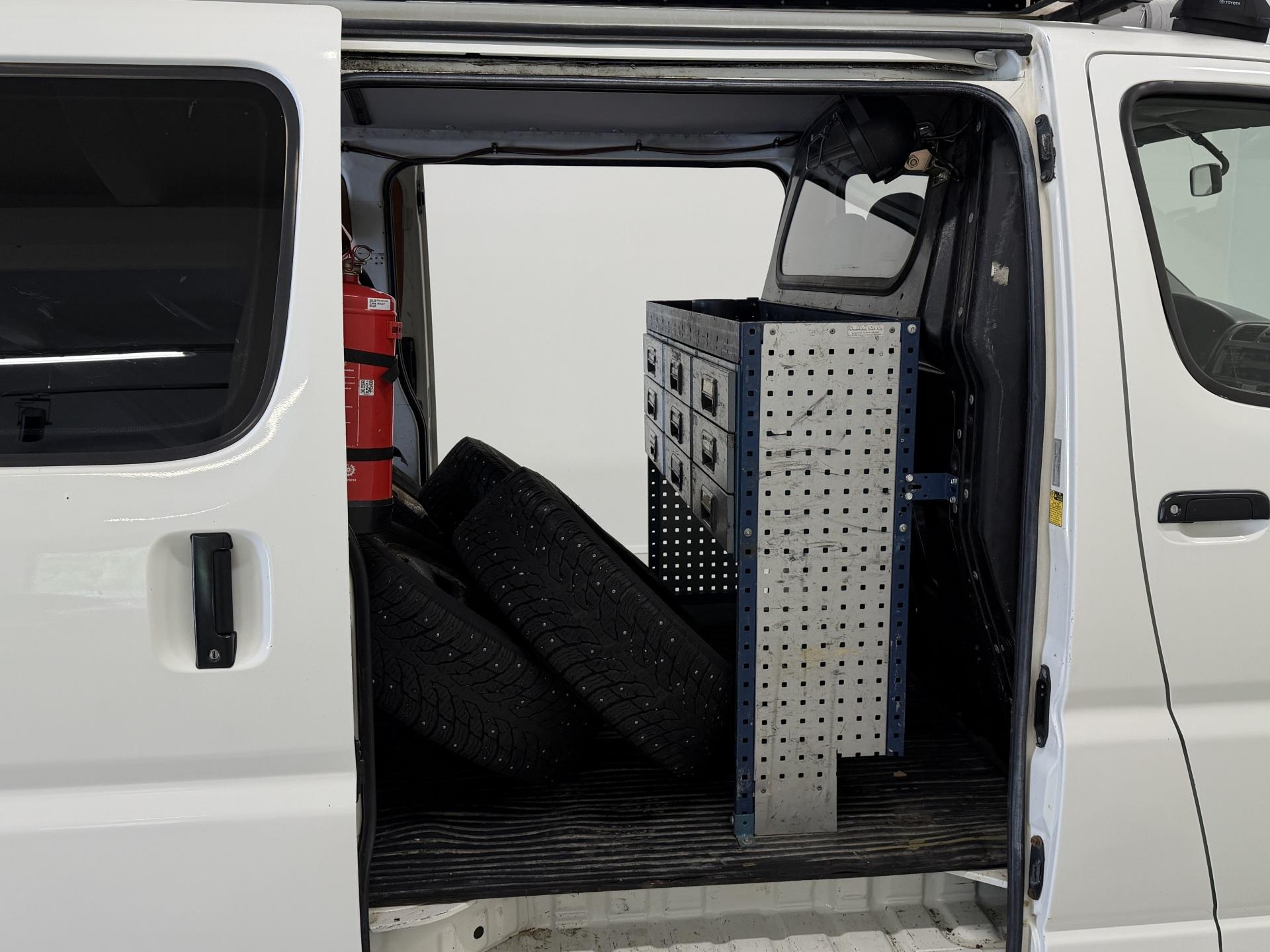 TOYOTA Hiace 2012