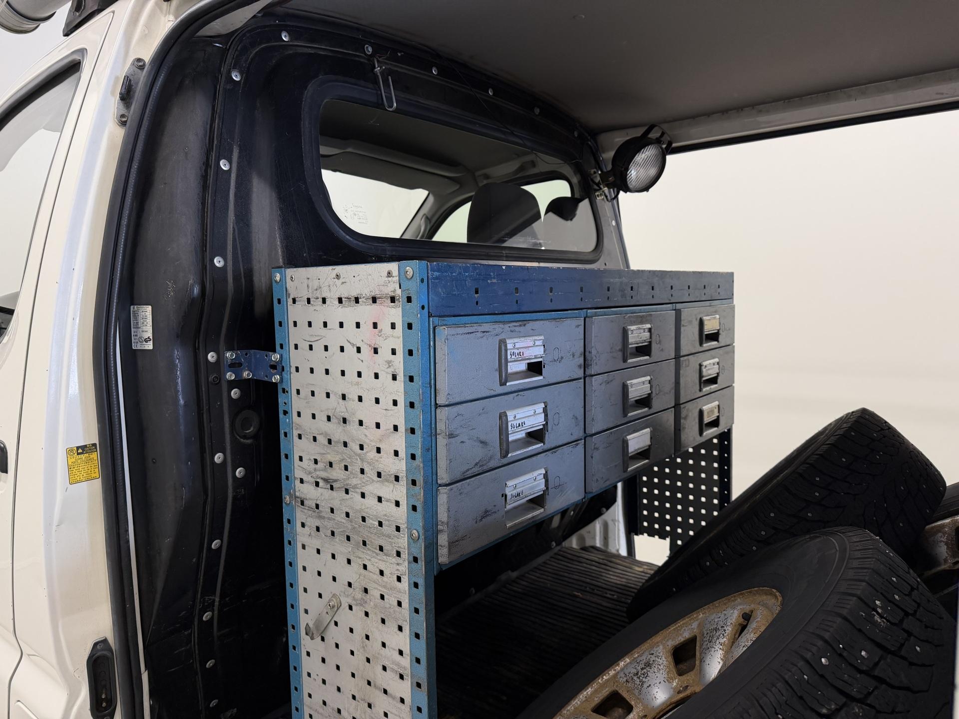 TOYOTA Hiace 2012