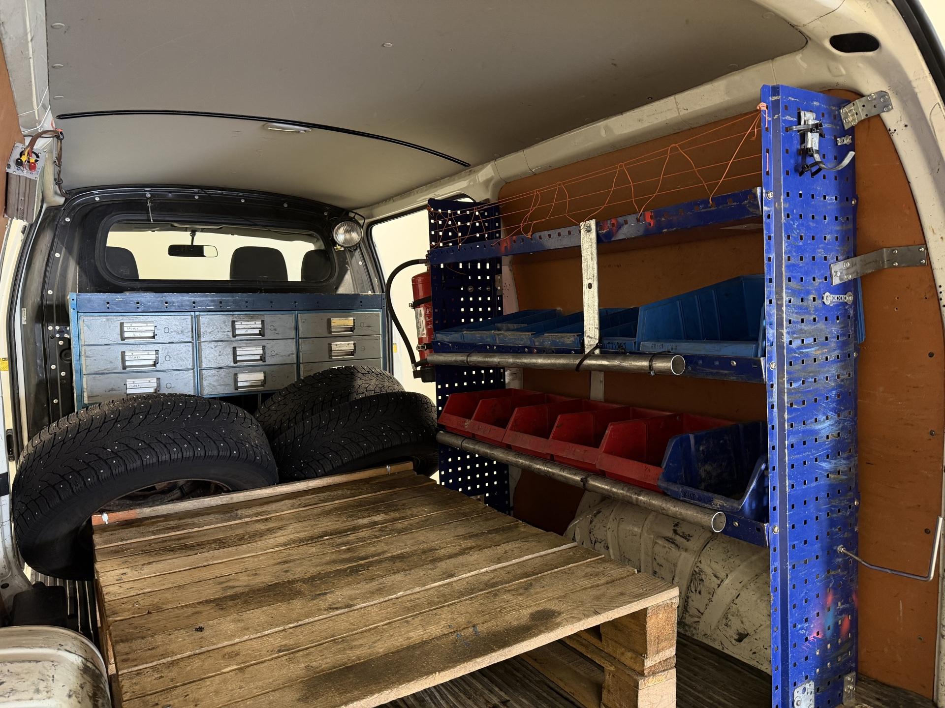 TOYOTA Hiace 2012