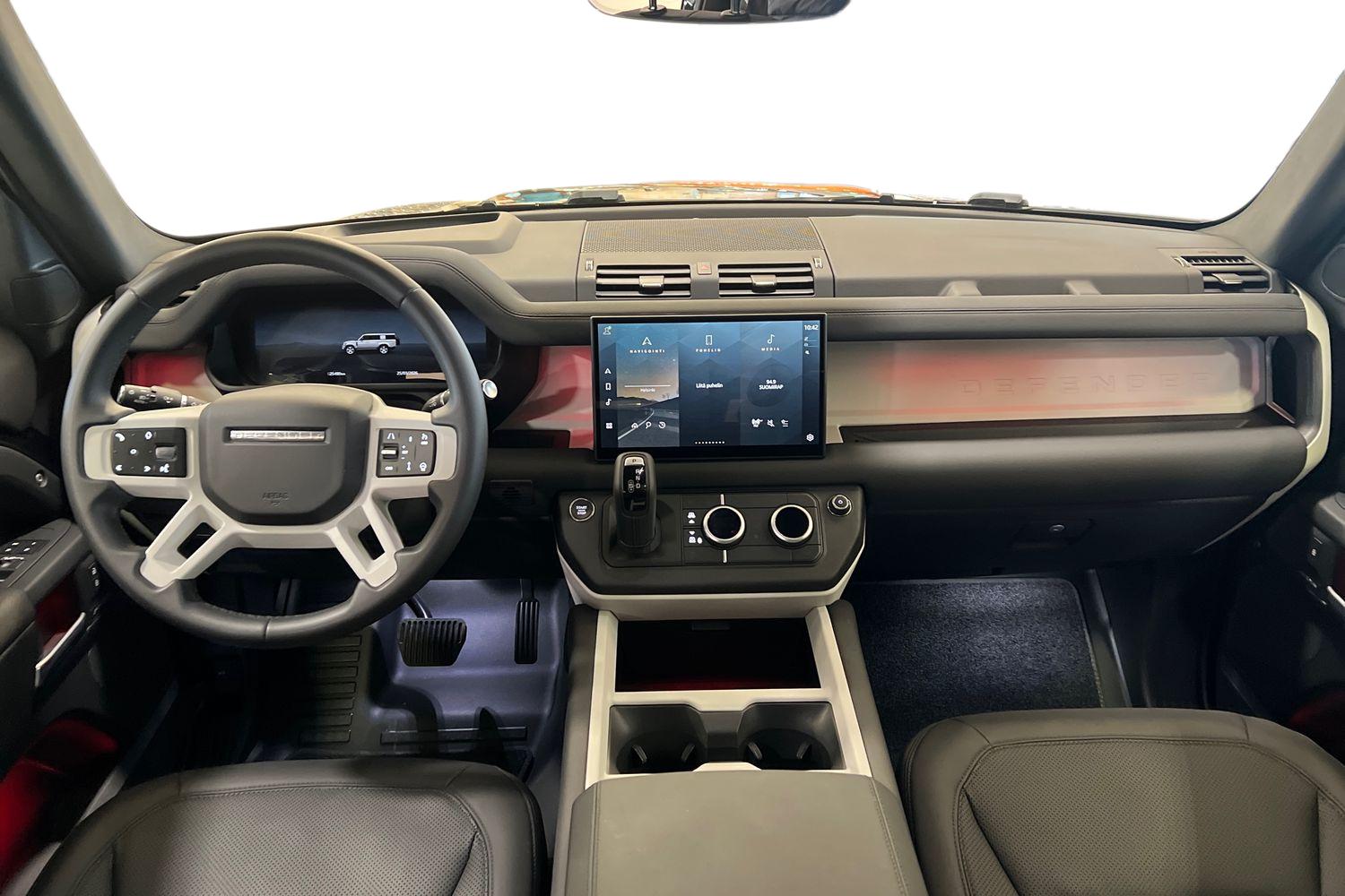 Land Rover Defender 10