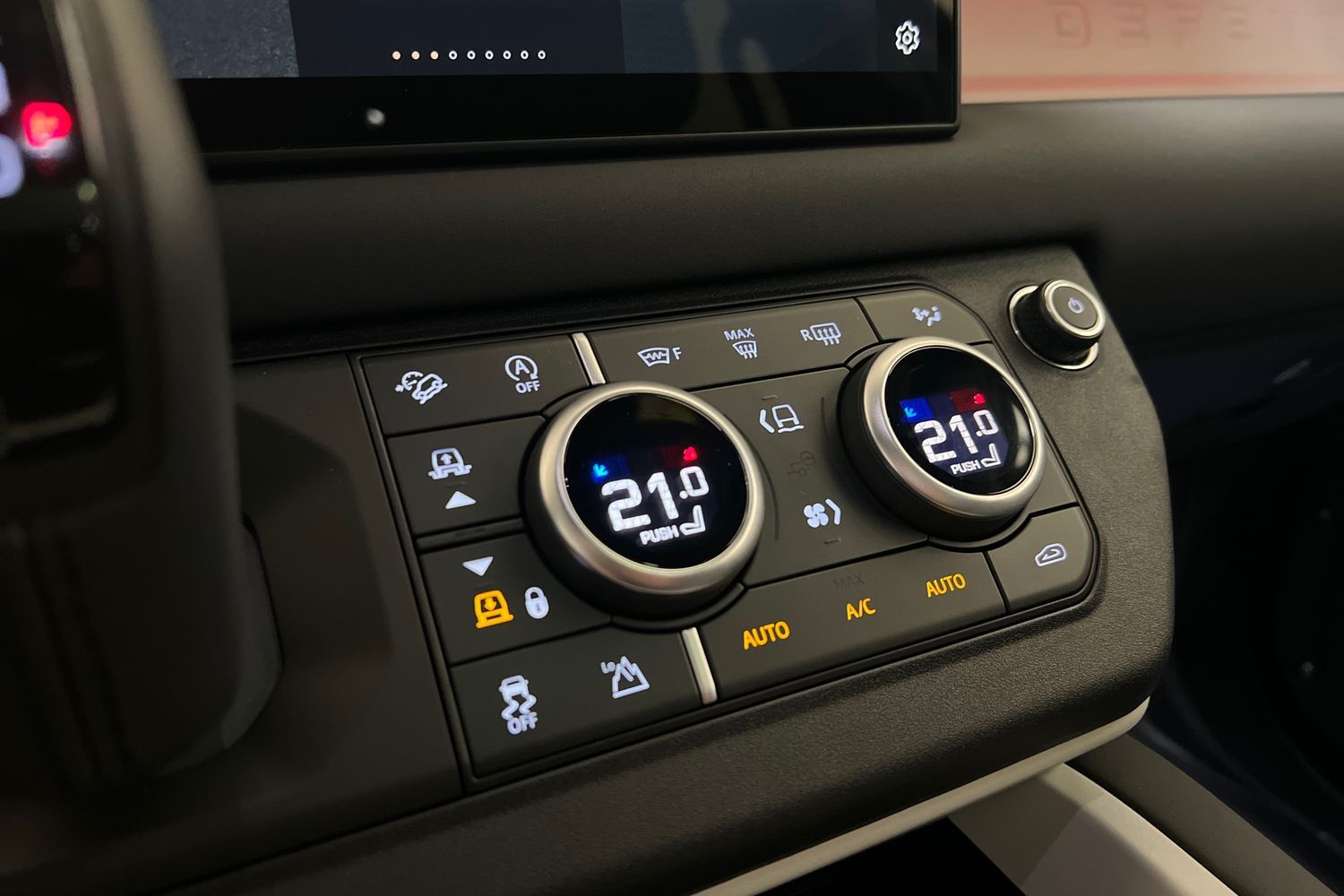 Land Rover Defender 13