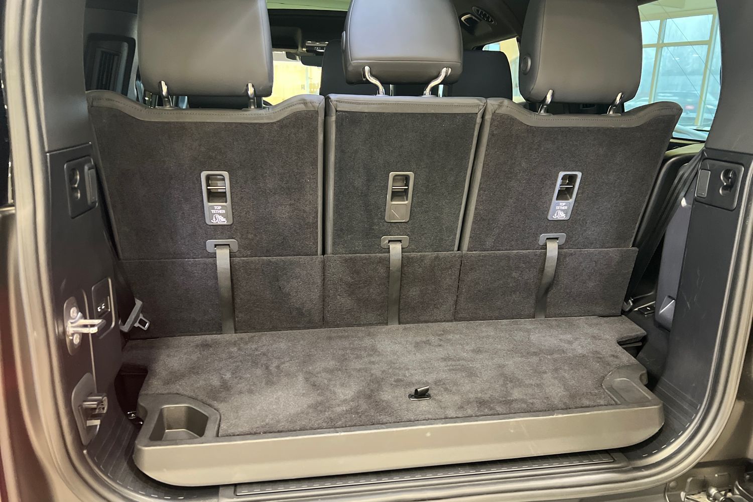 Land Rover Defender 22