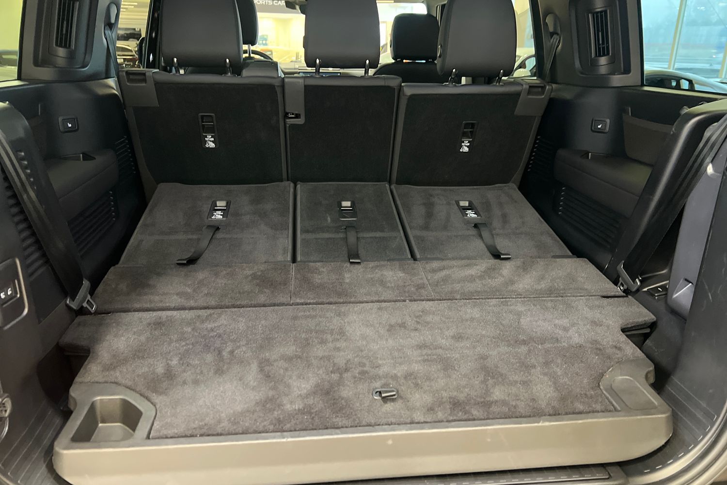 Land Rover Defender 24