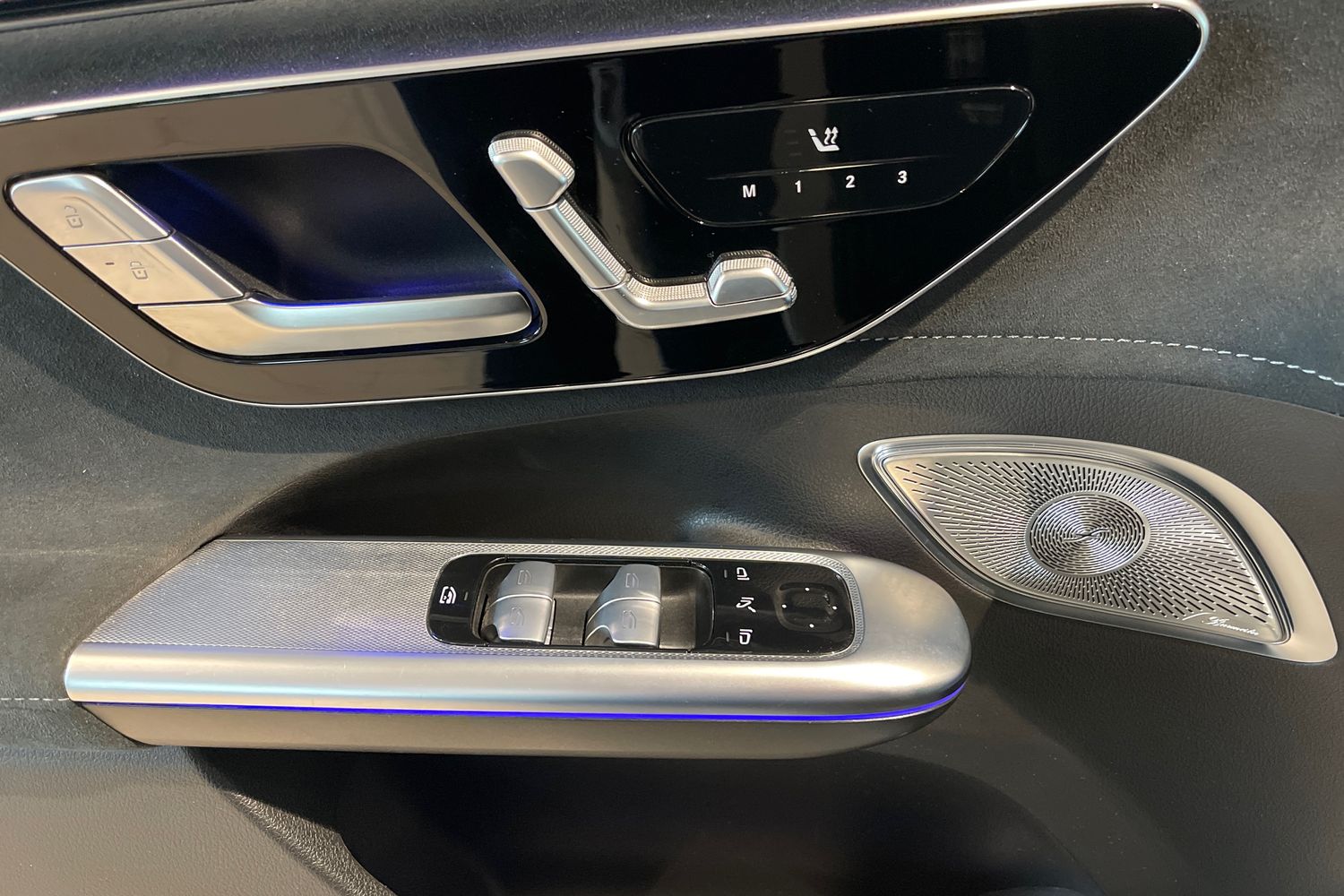 Mercedes-Benz EQE SUV 15