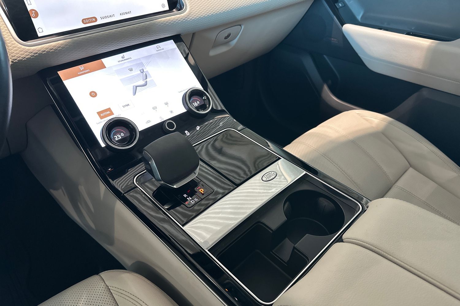 Land Rover Range Rover Velar 13