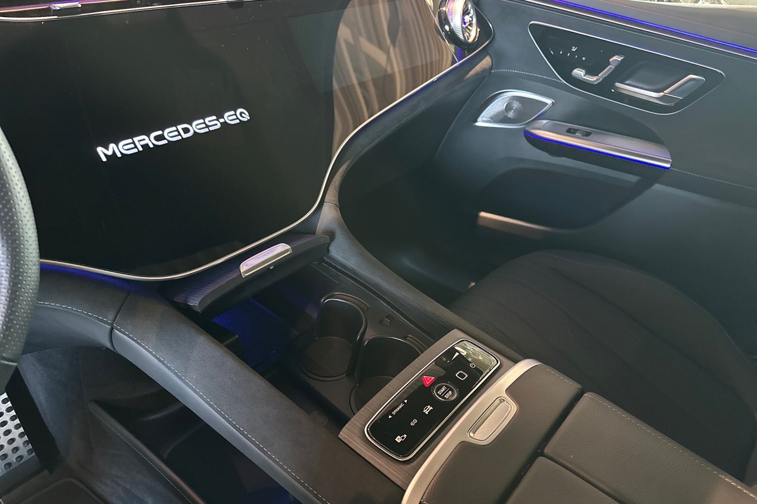 Mercedes-Benz EQE SUV 12