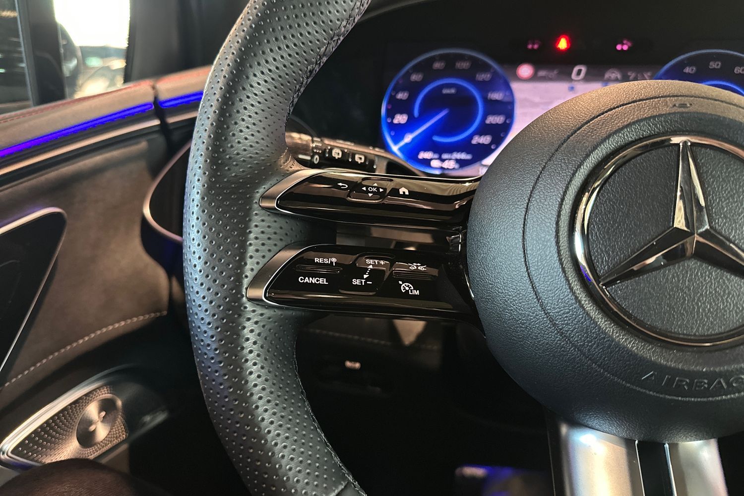 Mercedes-Benz EQE SUV 19