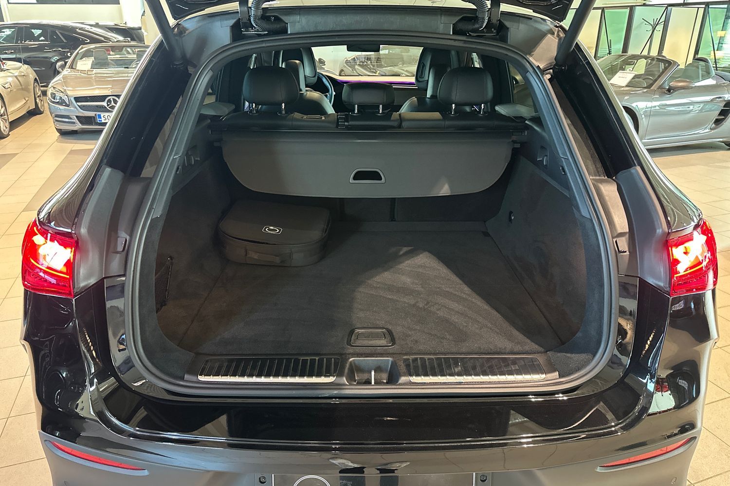 Mercedes-Benz EQE SUV 22