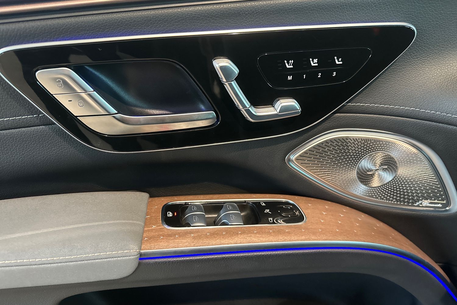 Mercedes-Benz EQS SUV 15