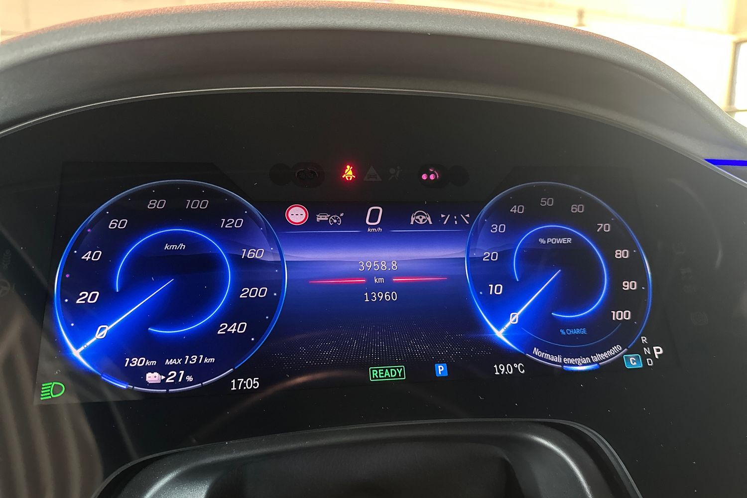 Mercedes-Benz EQS SUV 19
