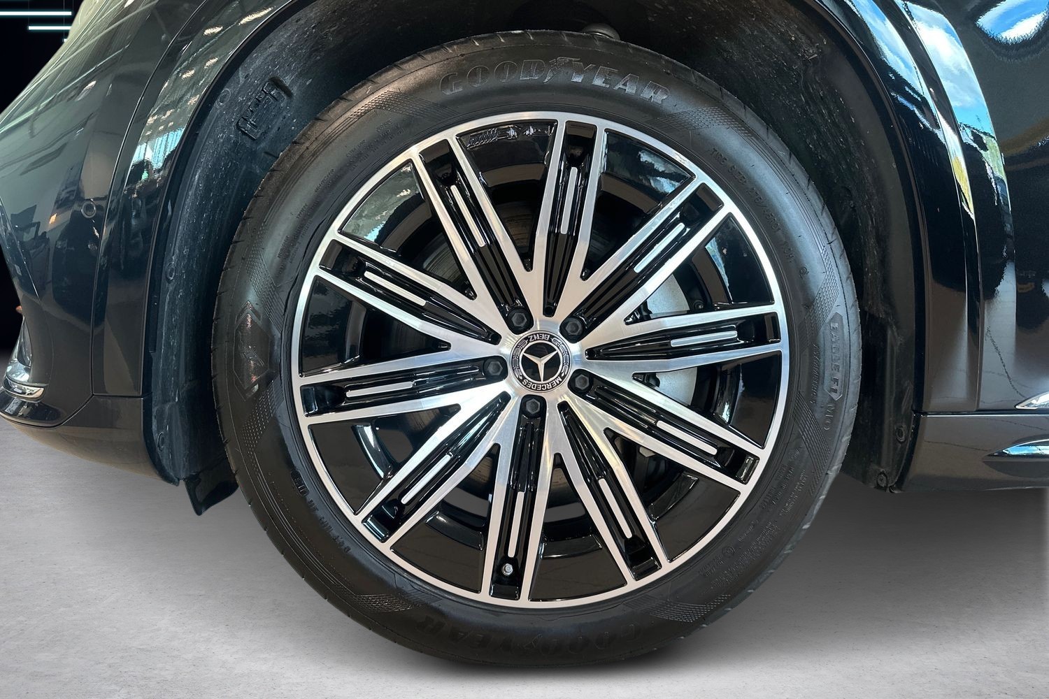 Mercedes-Benz EQS SUV 7