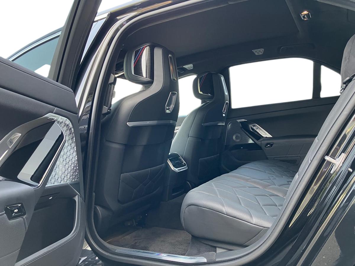 BMW i7 6