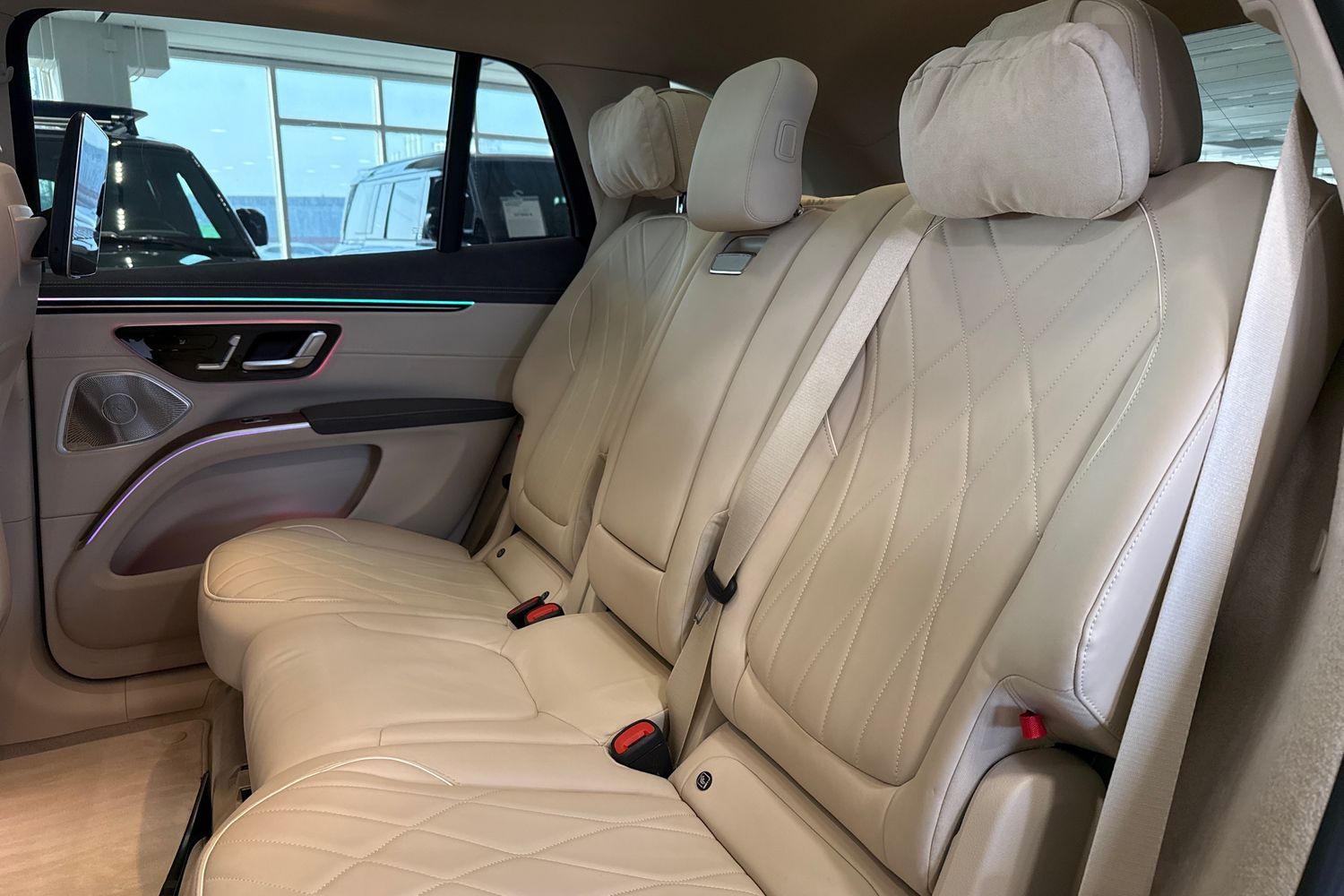 Mercedes-Benz EQS SUV 21