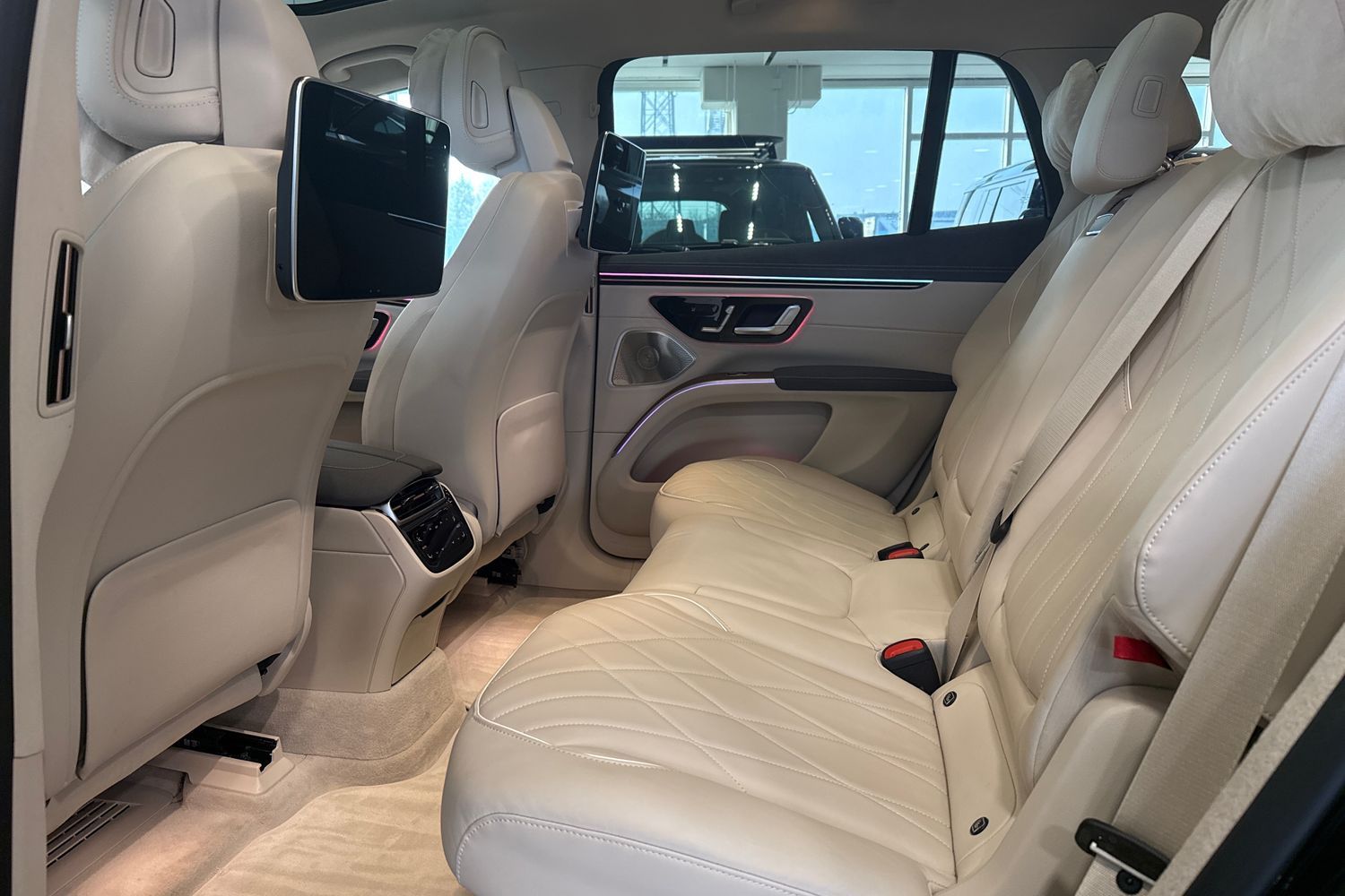 Mercedes-Benz EQS SUV 23