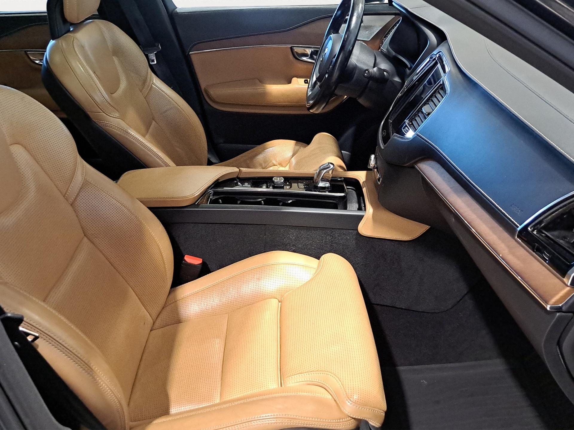 VOLVO XC90 9