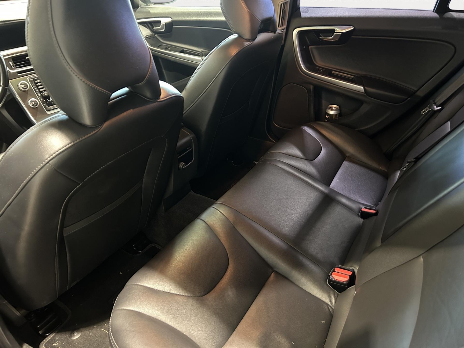 VOLVO V60 27