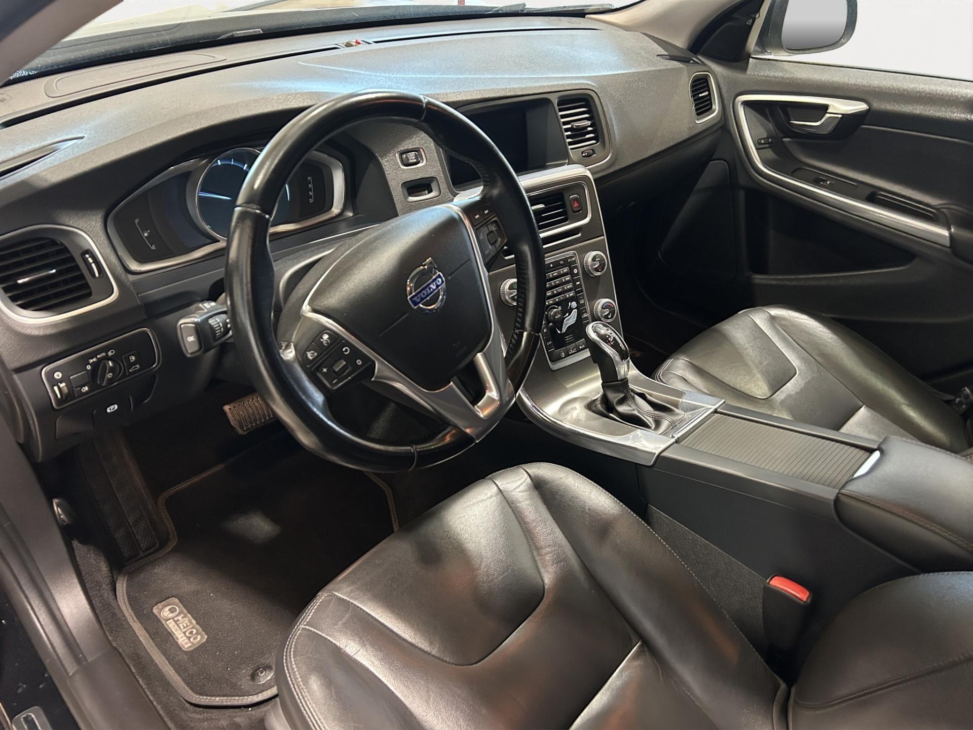 VOLVO V60 10