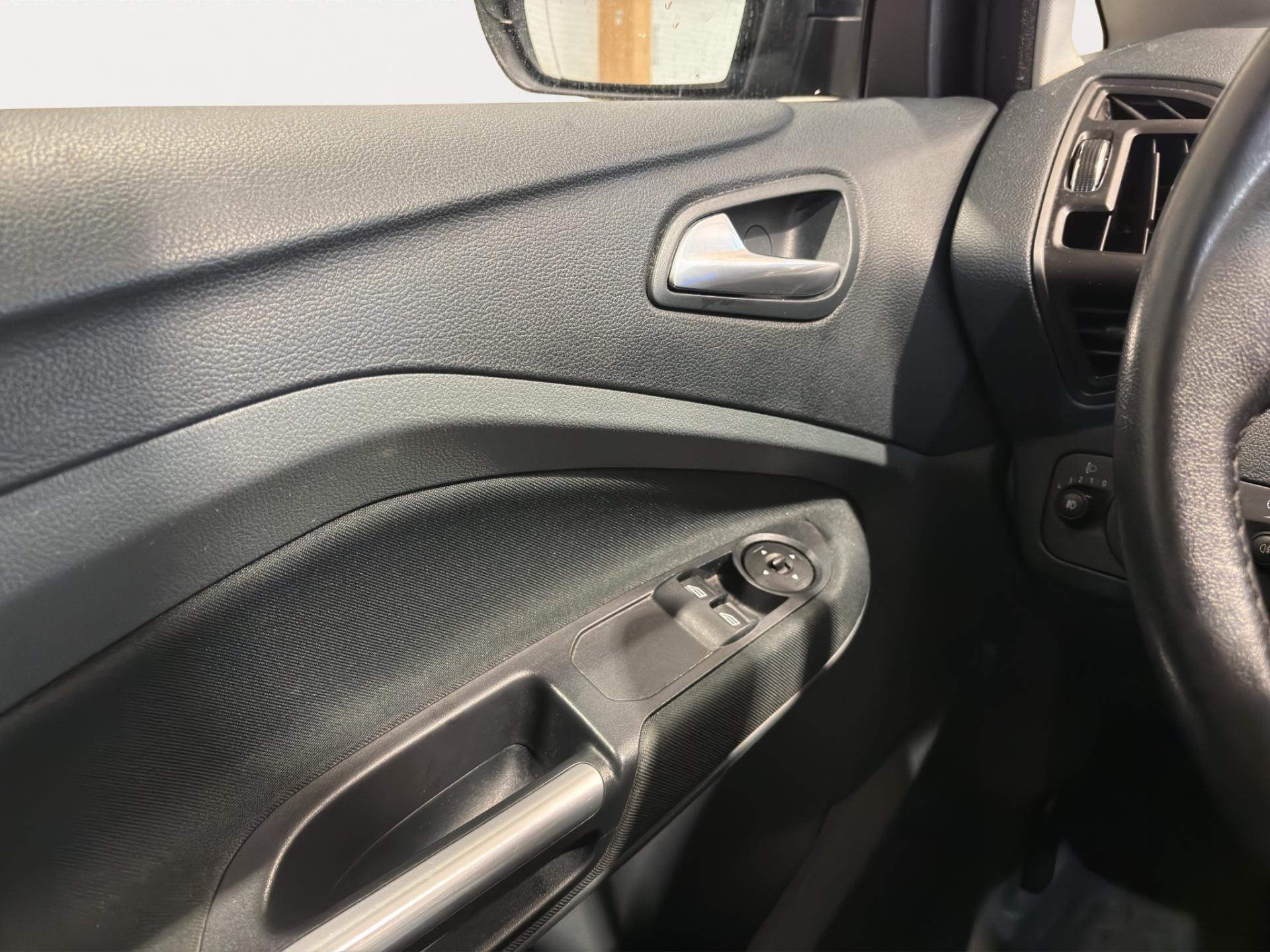 FORD C-Max 10