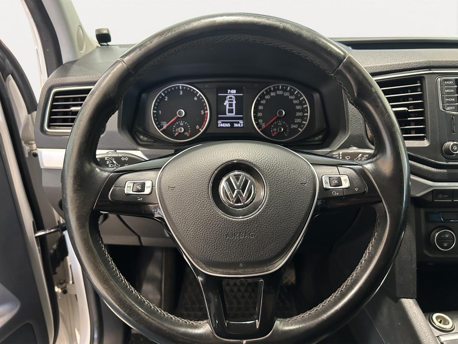 VOLKSWAGEN Amarok 15