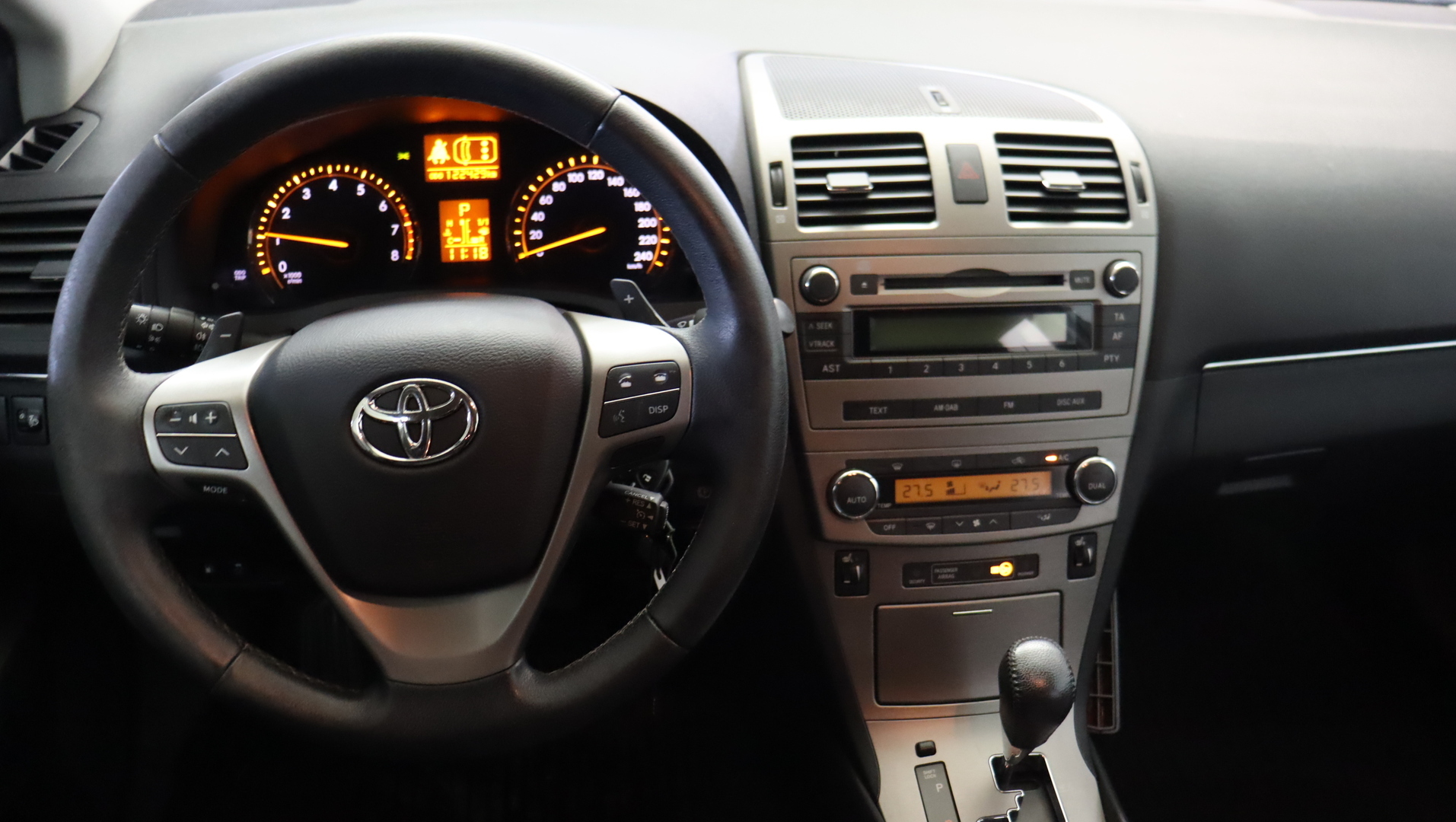 TOYOTA Avensis 2011