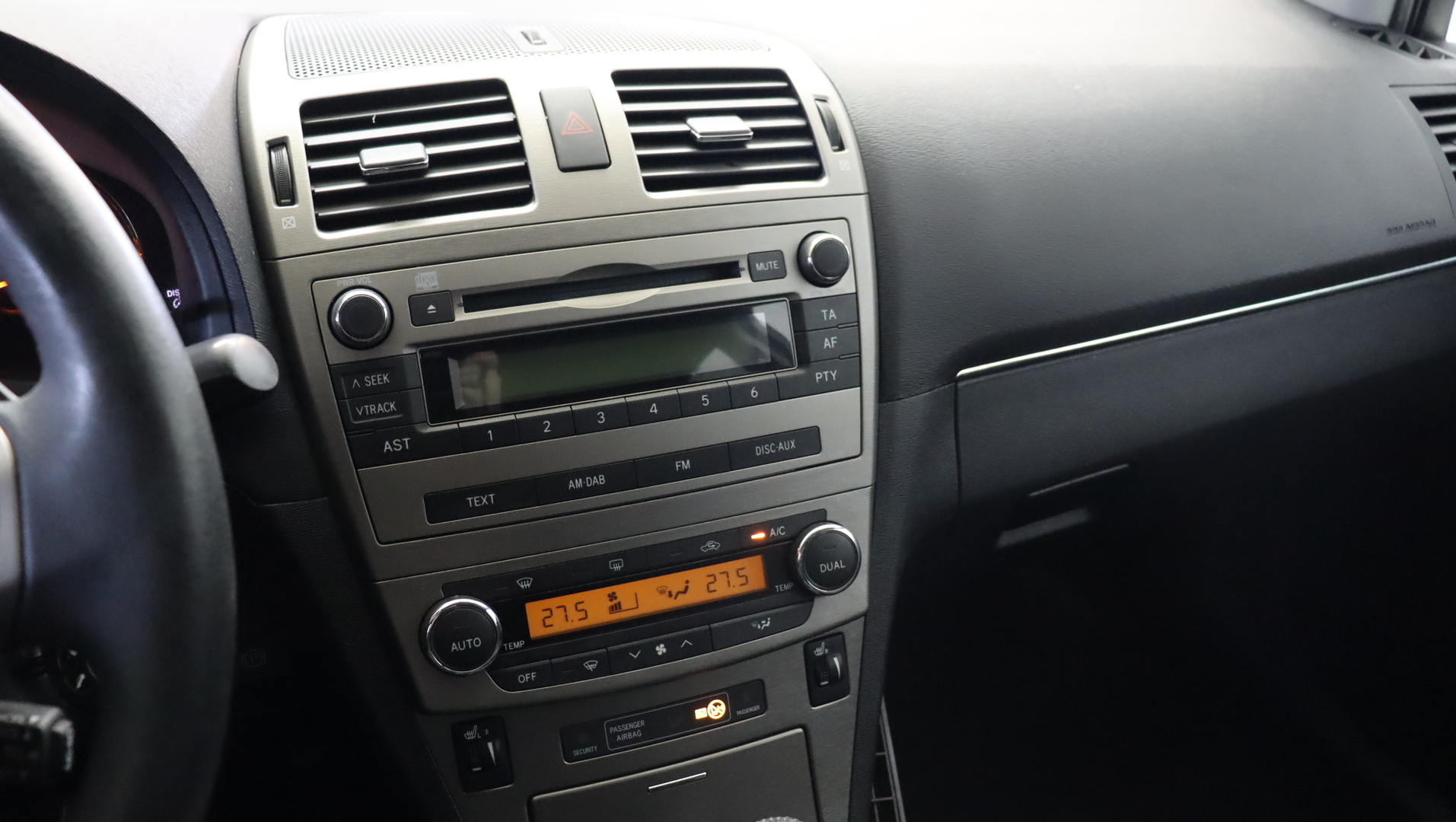TOYOTA Avensis 2011