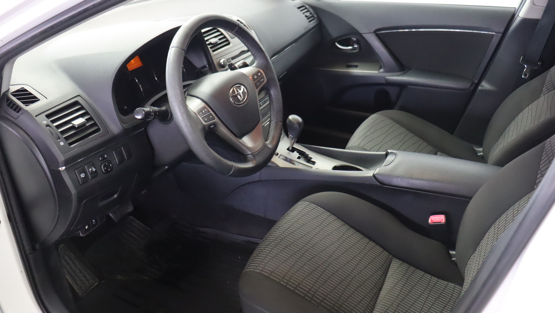TOYOTA Avensis 2011