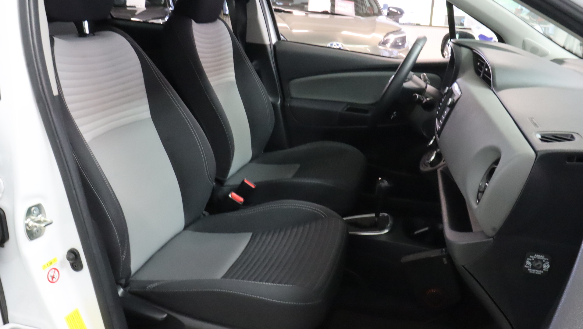 TOYOTA Yaris 2019