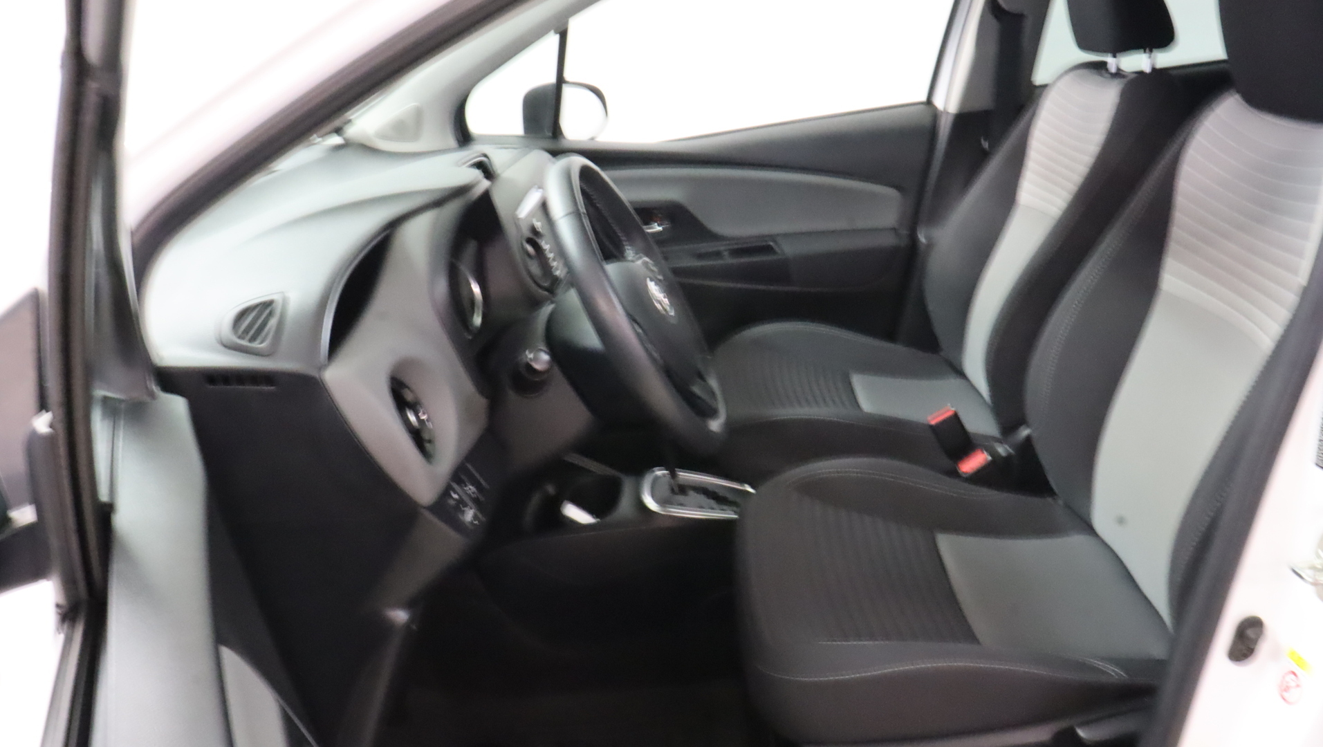 TOYOTA Yaris 2019