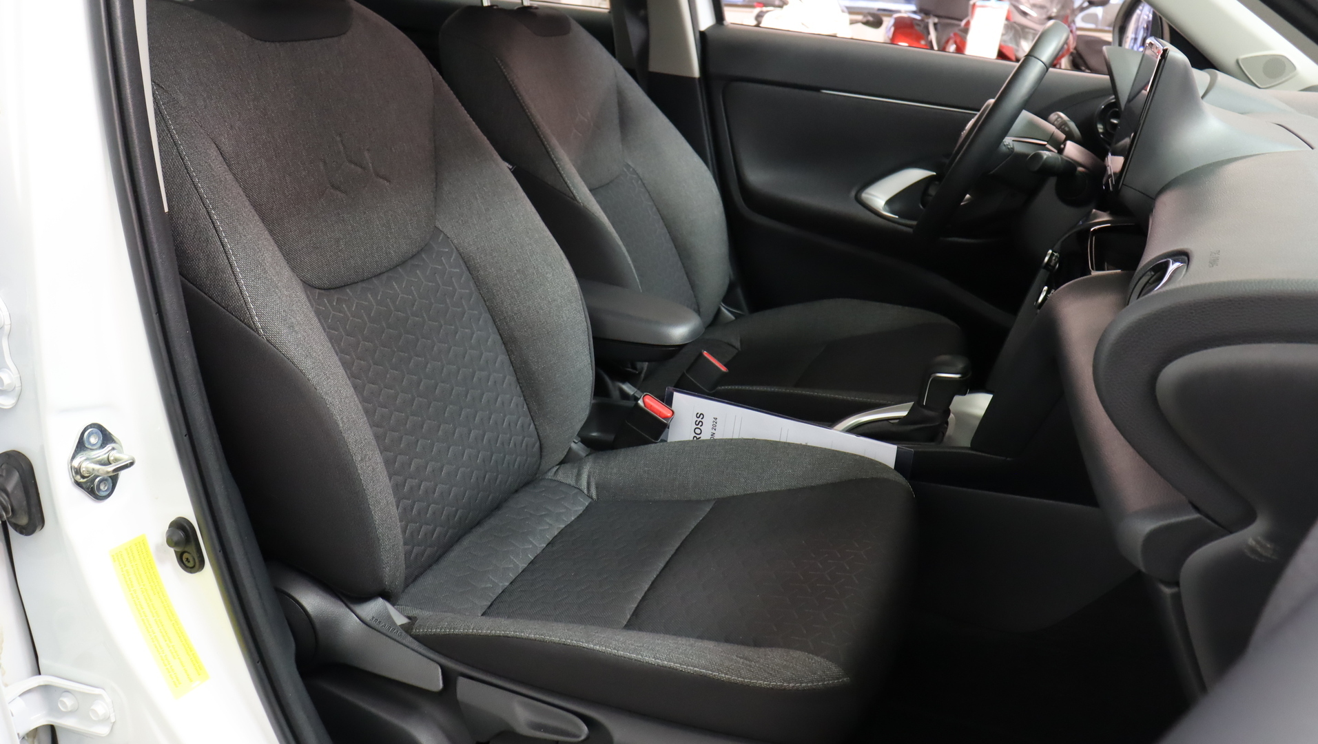 TOYOTA Yaris Cross 2024