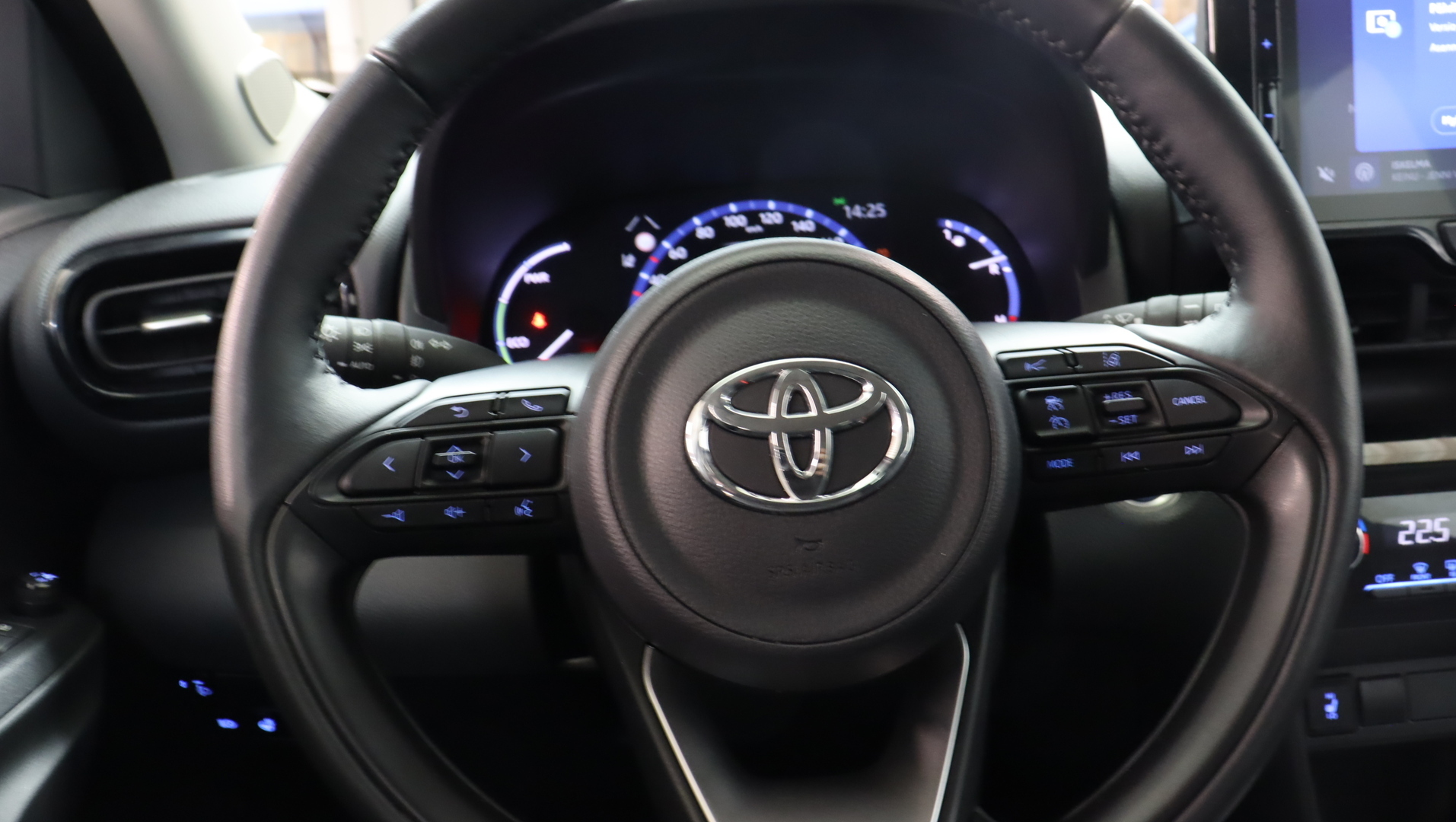 TOYOTA Yaris Cross 2024