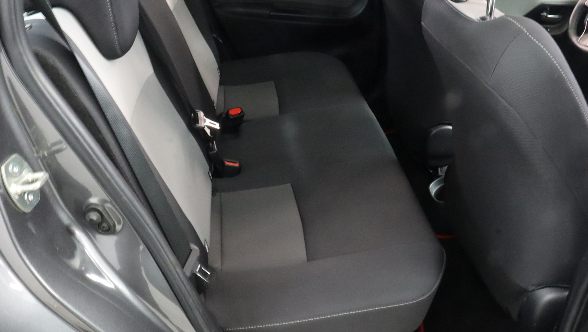 TOYOTA Yaris 2017