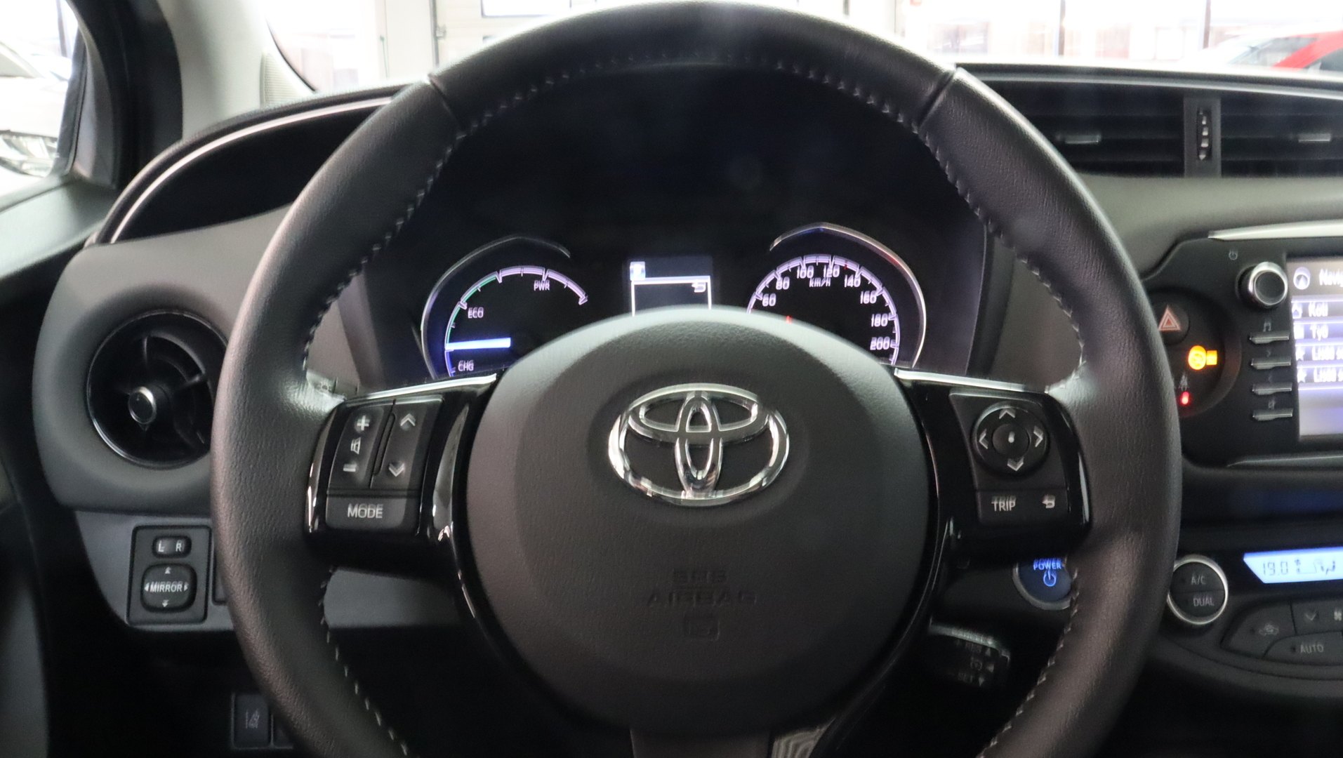 TOYOTA Yaris 2017