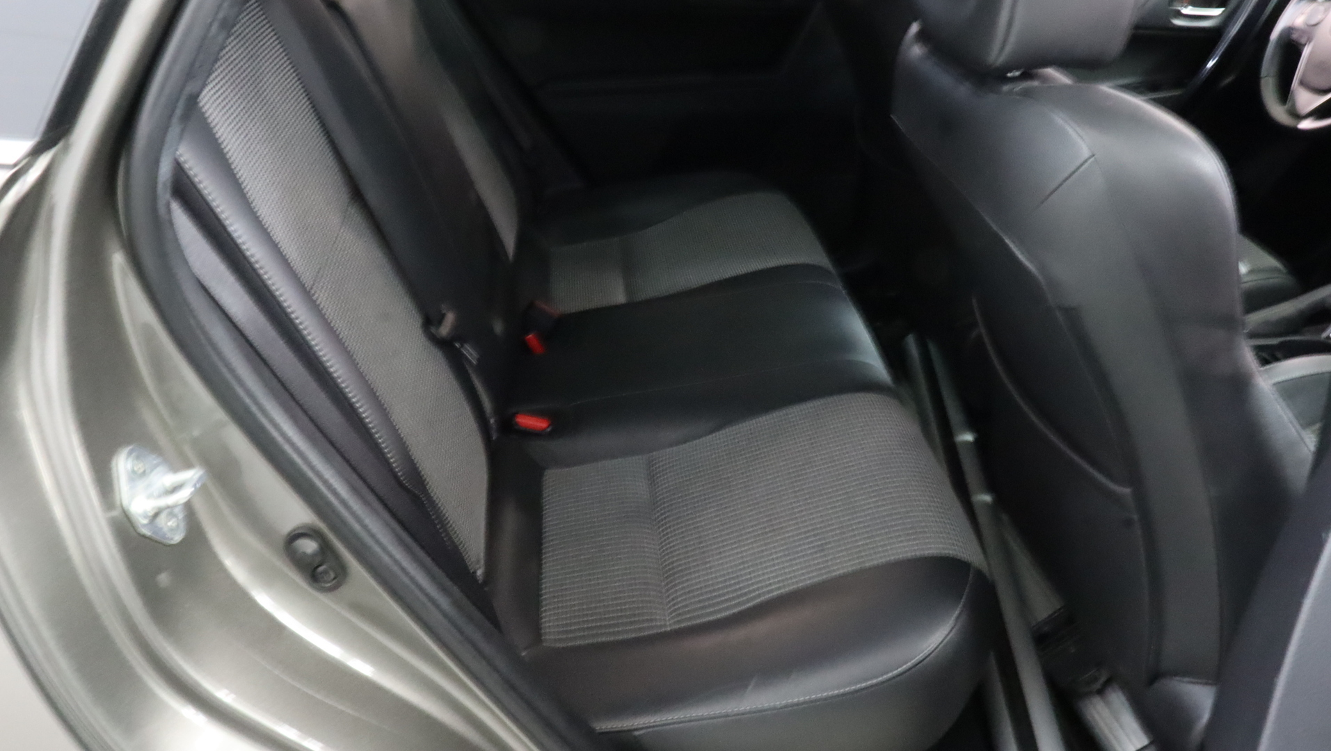 TOYOTA Auris 2016